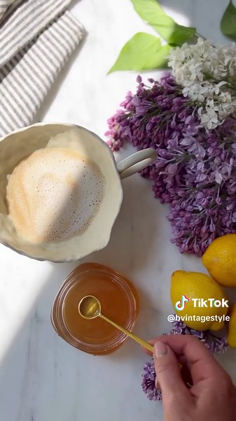 Ok sweet friends… this lilac syrup tastes as good as a lilac flower smells! 🌸🌸 If you have fresh lilacs right now, give this one a try. Full recipe is on the Blog. The link is in my profile. #lilacs #lilacflowers #lilac #lilacrecipe #springrecipes #easyrecipe #homemade #syrup #summerrecipes