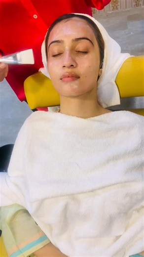 Welcome to Beauty Hive Studio, the avant-garde destination in Pakpattan that brings you the future of skincare with the debut of HydraFacial treatments. We are thrilled to be the first salon in the city to introduce this revolutionary skincare technology, elevating your beauty experience to new heights. For further details Plz DM Pre-booking started #saloon #pakpattan #beautyhivestudio #bridalmakeup #facialtreatment #cosmetics #facialmassage #fashion #fashionstyle