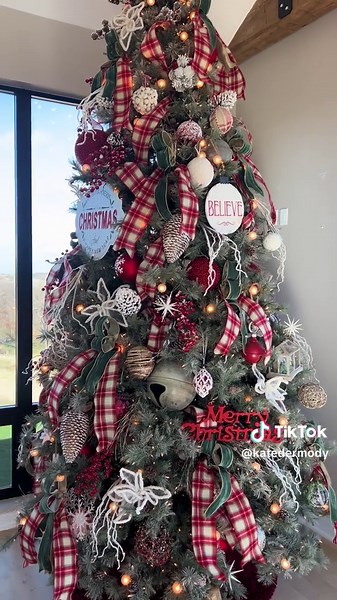 Country-Themed Christmas Tree Ideas for Your Home