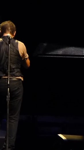 Bruce Springsteen Fan 🎸 on Instagram: "Streets of Philadelphia - Philadelphia 2016 📹: TheMagikRat #brucespringsteen #springsteen #estreetband #philadelphia #pennsylvania #2016"