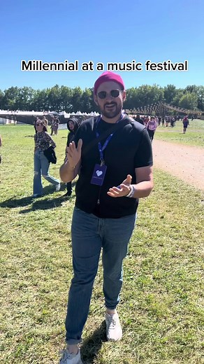 #ad Hydration is key at a music festival. And also stretching… lots of stretching. Enjoying the perks at Firefly festival thanks to @xfinity Rewards.