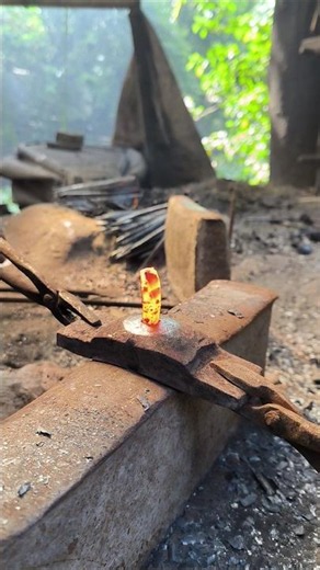 "1000°C Heat vs Iron: The Ultimate Hand-Forged Nail Making Process" #america #foryou #ironwork