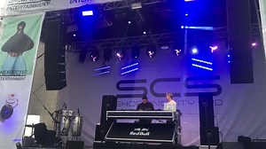 6.3K views · 60 reactions | Der 2. Tag des Big Openings der neuen Multiplex Terrassen ist schon voll im Gange! Gerade ist MÖWE live auf unserer Bühne! Da kann sich auch niemand mehr auf dem Sessel halten! Wer tanzt mit uns mit?  | Westfield Shopping City Süd | Facebook