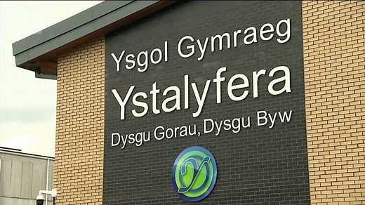 Dathliadau arbennig yn Ysgol Ystalyfera wrth ddathlu pen-blwydd yr ysgol yn 50! 🎉 Ysgol Gymraeg Ystalyfera Bro Dur Neath Port Talbot Council | Heno S4C