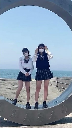 みんなはどっちが好き？ #jk #制服 #スカート