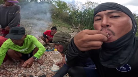 Chaos Begins! Catching a Huge Net Full of Fish!