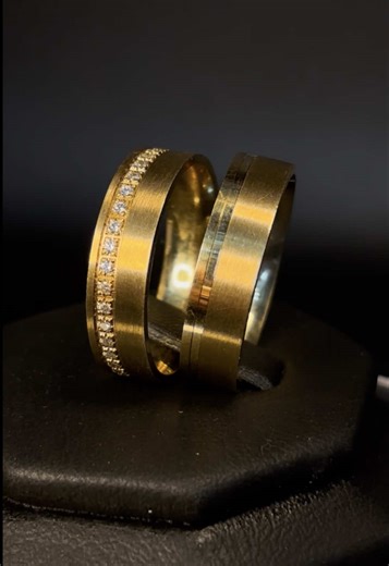 ¿Otra vez te tocó ser padrino de argollas? Aprovecha hasta 6 MSI hasta el 14 de febrero. 📲 Solicita nuestro catálogo por WhatsApp: 3322347528 o 3331501487. 📍Magno centro joyero, int 2020. #joyeria #oro #guadalajara #argollas #argollasdematrimonio