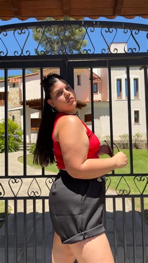 SENTITE GUAPA-PLUS SIZE on Instagram: "Les dejamos varias opciones de looks ❤️ para esta Navidad BABY! En talles 46 al 60 Nuestras sucursales : 📍Ituzaingo 118 📍Florida 186 local 24 #modaentallesgrandes #tallesespeciale #plussize #sentiteguapa #tallesespeciales"