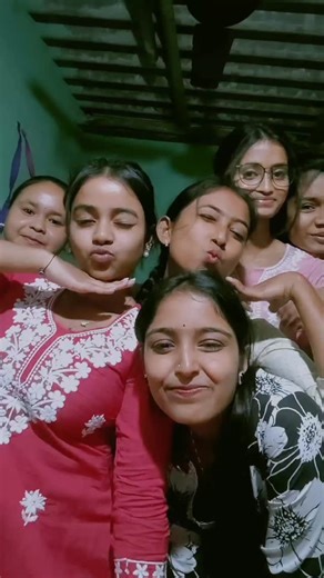 Itz Khusi | Last day of Tution 🧿❤️ . . . #explorepage✨ #followforfollowback #viralreeĺsvideo #growth #commetsforcomments😍❤️ #trendingreels #memories | Instagram