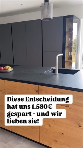Yasmin || Bauen & Wohnen on Instagram: "1.580€ bei der Küchenplanung gespart - und ich würde es immer wieder tun! Ursprünglich wollte ich eine Arbeitsplatte aus Kreamik - der Ferrari unter den Platten - gerade auch was den Preis betrifft. Mein Mann war von Anfang an dagegen und hat sich zum Glück durchgesetzt 🙃 Nun haben wir Naturstein - den Nero Assoluto- und ich bin jeden Tag happy über diese Entscheidung. Was habt ihr - Team Keramik, Stein oder doch Holz? #hausbau #bauherren #neubau #küchenp