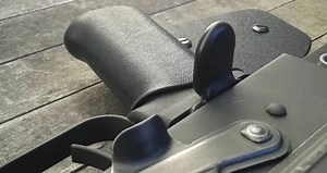 AK Thumb Grip – A Way to Improve Featureless AK Grips