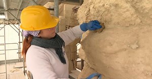 Tecnologia e ricami artigianali sulla pietra: risplende l'Anfiteatro di Lecce