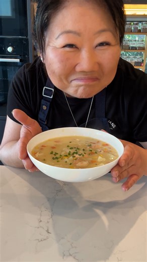 131K views · 1.3K reactions | Here's a Seafood Chowder recipe that's designed to be easy on your time and your wallet. It’s just gorgeous!  https://www.recipetineats.com/seafood-chowder/ | RecipeTin | Facebook