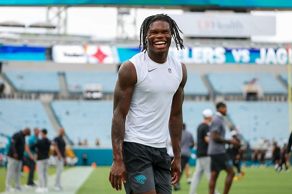 Travis Hunter announces birth of son less than 2 weeks before NFL debut