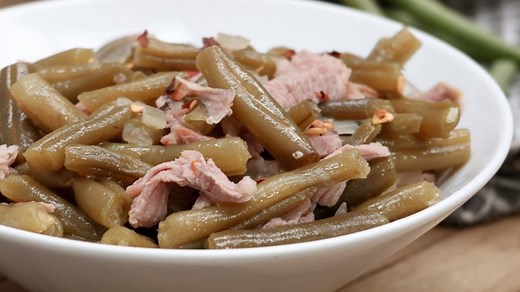 Southern, soulful green beans simmered slow and low in a savory, smokey broth….yes please! This is one of my boys favorite vegetable side dishes! They are so flavorful! If you really wanna kick up the flavor make them the day before you want to serve them so they can soak in that garlicky, delicious broth over night. Mercy! Get recipe: https://divascancook.com/soul-food-green-beans-recipe-southern/ | Divas Can Cook