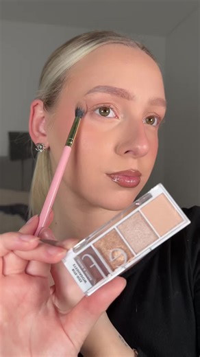 The EASIEST 4 step eyeshadow look! 🤎 @e.l.f. Cosmetics UK #elfcosmetics #elfeyeshadowpalette #eyeshadowpallete #nyemakeuptutorial #tiktokmademebuyit