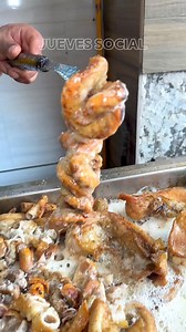 876K views · 10K reactions | #JuevesSocial Ep.32 - Le pedimos a Guillomero, fotógrafo amateur, amante de la buena comida y cofundador de Comidistas, que nos llevara a taquear al Centro Histórico de la #CDMX. Nos llevó a #Tacos Yeshua por unos tacos de vísceras. ¿Qué taco se les antojó más? | Comidistas | Facebook