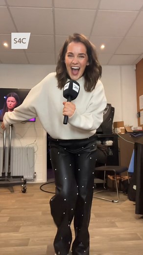 Heledd yn barod am ‘Steddfod CFfI 🤩 All glammed up and ready for @cfficymruwalesyfc 💅 #s4c #steddfodcffi #YFC #youngfarmers | S4C