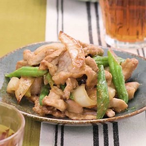 ごはんがすすむしっかり味♪ 豚肉と玉ねぎの生姜味噌炒めのレシピ動画・作り方 | デリッシュキッチン