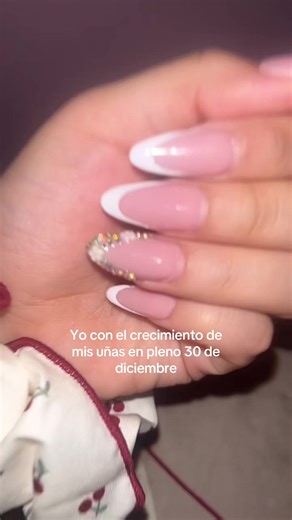 Crecimiento de Uñas Acrílicas en Diciembre: Humor