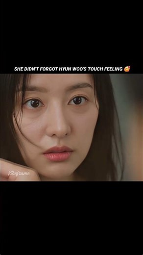 She didn't forgot hyun woo's touch feeling 🥰 #shorts #kdrama #QueenOfTears