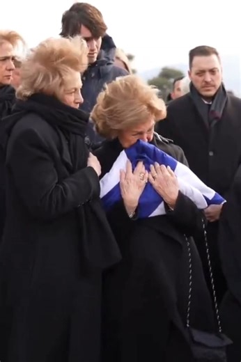 Today, the funeral of Princess Irene took place. Her family bid her a heartfelt farewell and, after the funeral service, she was laid to rest at Tatoi, where she now rests beside her loved ones. 🕊️ 🎥 Nikolas Kominis // Studio Kominis #PrincessIrene #Tatoi #RoyalFamily #RestInPeace #EuropeanRoyals #Funeral | Catherine, Princess of Wales