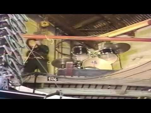 Trust - Serre Les Poings (Music Video)