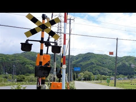 【踏切】山形新幹線 JR奥羽本線 二段遮断機でしゃべる踏切 (Railroad crossing in Japan)