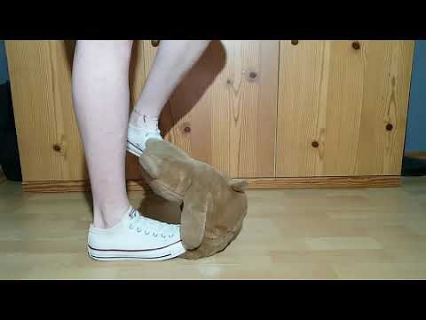 my favorite white Converse allstar step on my teddy bear #SOFIAARMAZZI