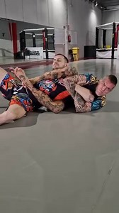 Bicep Slicer from the back! Today we skip the neck and go for a painfull slicer variation with some spicy details. 😆🥷 Go train, Have fun! Jiu-Jitsu Never Dies. ☠️🌴 @manto_original @liliusbarnatt @kernowbjj @kernowresiliencehub @loyly.health @grapplers_soap #bicepslicer #backattack #jiujitsuvideo #bjjtechnique #nogibjj #noginoproblems | Miko BJJ / Tattoo addict