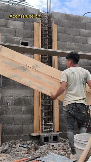 cómo construir un encofrado para una columna estructural... #construccion #de #encofrado #para #una #columna #estructural #materiales #concreto #madera #trabajo #obra