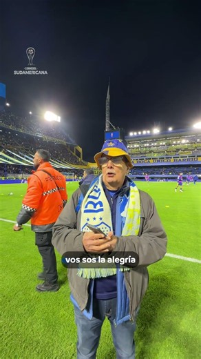 🗣️ THE TENOR OF LA BOMBONERA LIVES HIS DREAM ON THE PITCH! CONMEBOL #SUDAMERICANA