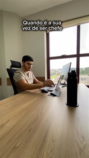 Tech One on Instagram: "Quando é a sua ver de ser o chefe 😎✌🏻 . #funnyreelsvideo #trendoffice"