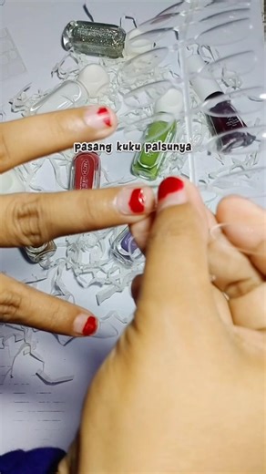 Tutorial on applying false nails #nailart
