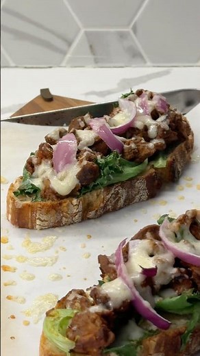 Open faced steak sandwiches anyone? #dinnerideas #steakdinner