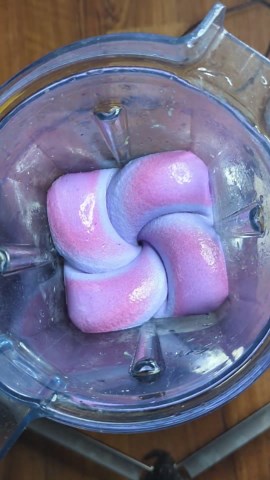 The secret to my thick smoothies is using frozen fruits and natural food coloring 🤐