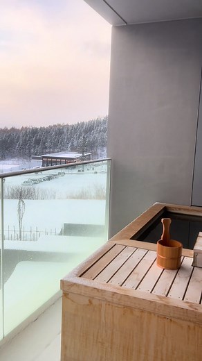 ニセコの雪景色を楽しむホテル