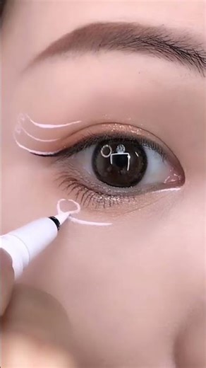 Perfect Eyeliner Tutorial for Beginners ✨ Easy Eyeliner Pencil Hacks for Sharp Eyes#shorts#eyeliner