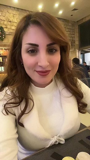 Engaging Backgammon Gameplay in a Cozy Setting