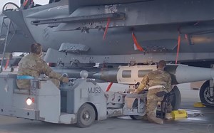 【空中力量】- F-15战机挂载JDAM过程