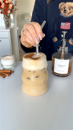 Refined sugar-free pumpkin spice syrup🍁🎃☕️ This is a perfect addition to yout morning coffees during fall! Making your own coffee syrups is super easy! Just mix everything together, let simmer for about 5 minutes, strain, pour into a jar and enjoy with your coffee😍 This version is a bit thicker than store-bought syrup and you should store it in the fridge! #pumpkinspice #pumpkinspiceseason #pumpkinspicelatte #easyrecipe #coffeesyrup #fallrecipe #fallrecipes #autumnrecipes | Fitfoodieselma