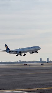 The long girl making her presence still known!! 🤤 Lufthansa’s A346 arriving into New York from Frankfurt! #Lufthansa #airbus #a340 #airbusa340 #jfkairport Lufthansa | Spottinplanes