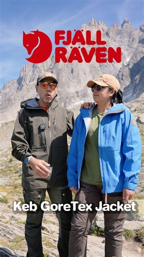 Keb GTX Jacket เสื้อ Shell รุ่นใหม่ จากFjällräven วัสดุพรีเมียม เหมาะสำหรับการปีนเขา / เดินป่า / กิจกรรมกลางแจ้งที่ต้องการการปกป้องแบบเต็มรูปแบบจากลม และฝน พร้อมการระบายอากาศดีเยี่ยม ผ้าชั้นนอกผลิตจาก ไนลอน (รีไซเคิล) ผสมกับเมมเบรน GORE‑TEX ePE แบบ 3-ชั้น (3-Layer laminate) ที่ให้คุณสมบัติ กันน้ำ, กันลม, ระบายอากาศ ได้อย่างสมดุล ใช้การเคลือบ DWR (Durable Water Repellent) ที่ไม่มีสาร PFAS (ไม่กระทบต่อสิ่งแวดล้อม) ซึ่งช่วยให้การกันน้ำเริ่มต้นดีขึ้นโดยไม่ใช้สารเคมีร้ายแรง ตัดเย็บแบบ “fit” ดีเยี่ยม 