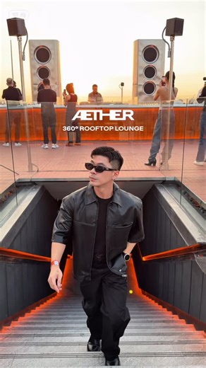 isamarmstyle on Instagram: "จุดเช็คอิน Hang Out ที่ใหม่ใจกลางเมืองกับวิว 360 องศาของกรุงเทพ @aether_bkk บนชั้น 44 Rooftop ของ @dusitcentralpark office จากทีม Watermelon Group ที่อยู่เบื้องหลังร้านค็อกเทล Rabbit Hole และ Crimson Room ที่นี่ดีไซน์ร้านแบบ futuristic ผสมผสานความมินิมัล นำเสนอค็อกเทลแบบ Progressive มีหลากหลายแบบ หลายระดับ กับดนตรีแนวเฮาส์จากดีเจชั้นนำที่บอกเลยว่าสนุกได้ทั้งคืน #aetherbkk #rooftopbar #panoramaview #dusitcentralpark"