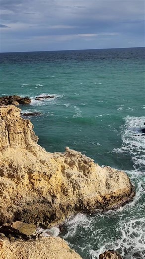 Discover Cabo Rojo, Puerto Rico’s southwestern gem with stunning cliffs, beaches, and history! Los Morrillos Lighthouse (the iconic “tower house”): Built in 1882 atop dramatic limestone cliffs, climb for epic Caribbean Sea views. Part of Cabo Rojo National Wildlife Refuge. 🌊 La Playuela Beach (Playa Sucia): Pristine white sands below the lighthouse-perfect for swims and sunsets. 🪨 Puente de Piedra (Natural Bridge): Short hike from lighthouse to this fragile rock arch; admire from afar for wort
