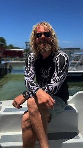 Welcome back to Did You Know with Christian! Today, we're diving into the essential skill of buoyancy control 🌊🚀 Buoyancy isn't just about floating around—it's about precision and control. Proper weighting is crucial to achieving that perfect balance between sinking and floating, letting you glide effortlessly through the water. If you're unsure where you stand with your weighting, an end-of-dive weight check should be your go-to method for certainty. 🏗️🎯 Beyond just weights, buoyancy contro