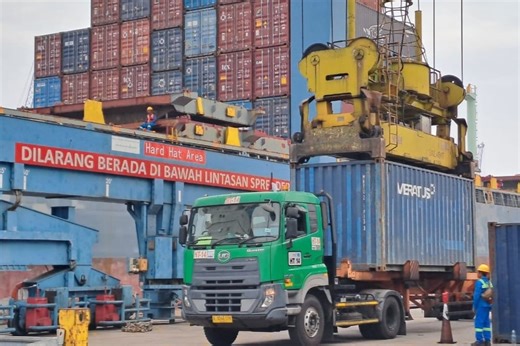 Aktivitas Peti Kemas PT Terminal Teluk Lamong Tembus 2 Juta TEUs pada Januari-September 2025