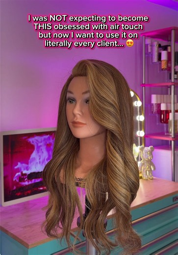 👀 OMG Have you heard of the AirTouch method??? It’s a highlighting technique where you use air from the blow dryer to separate out the shorter hairs before you foil, which helps create the softest most seamless blend. (No need for root taps thank uuuuuu 💅) I recently took a class with Ashlee Norman and I have been obsessed with it ever since so JUST KNOW if you book with me at my salon in West Hollywood, i’m probably going to try to talk you into getting AirTouch 😍😍😍😍 #AirTouch #Hairstylis