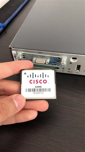 Router CISCO 1841 #ciscoramon #cisco #router #telecomunicaciones #network #python #paratii #redes