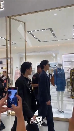 Professional Model Walk #pondphuwin #ppnaravit #phuwintang #pondnaravit #phuwin #weareseries #gmmtv